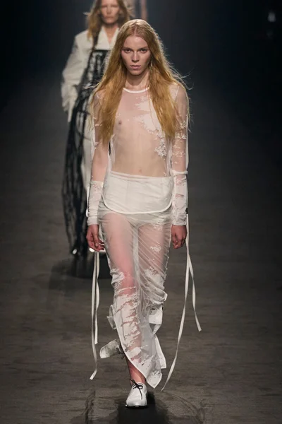 Look 17